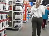 Jiggly ass walking in Walmart 
